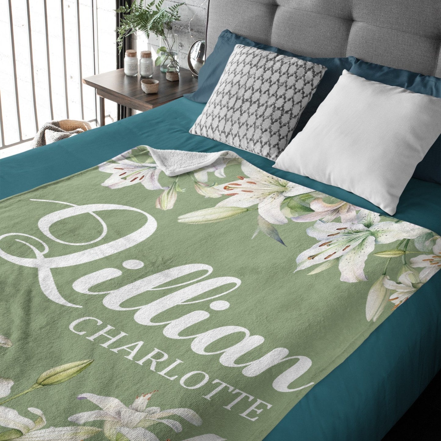 ️White Lily Floral Personalized Baby Blanket